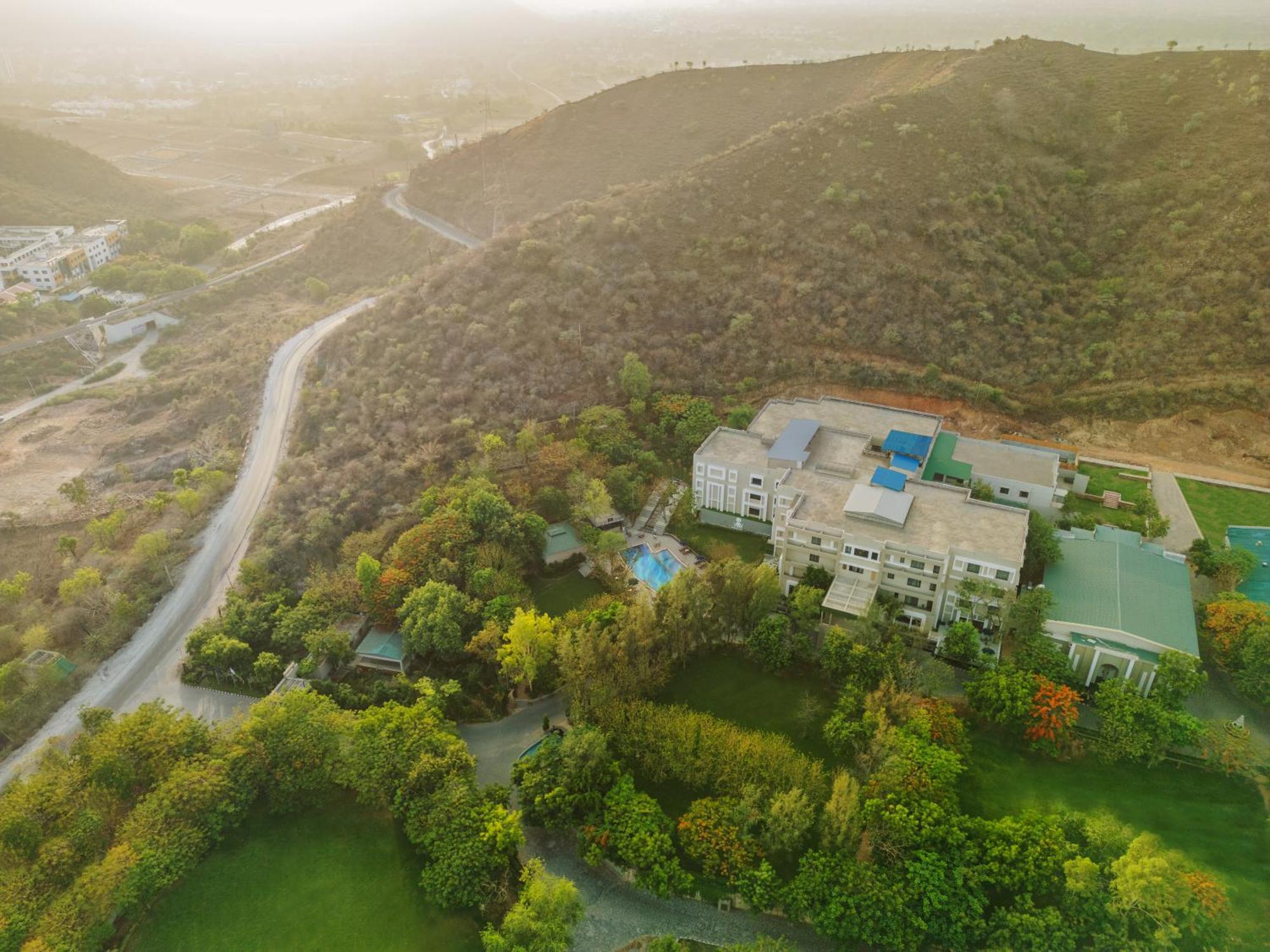 Essentia Luxury Resort & Spa Udajpur Exteriér fotografie